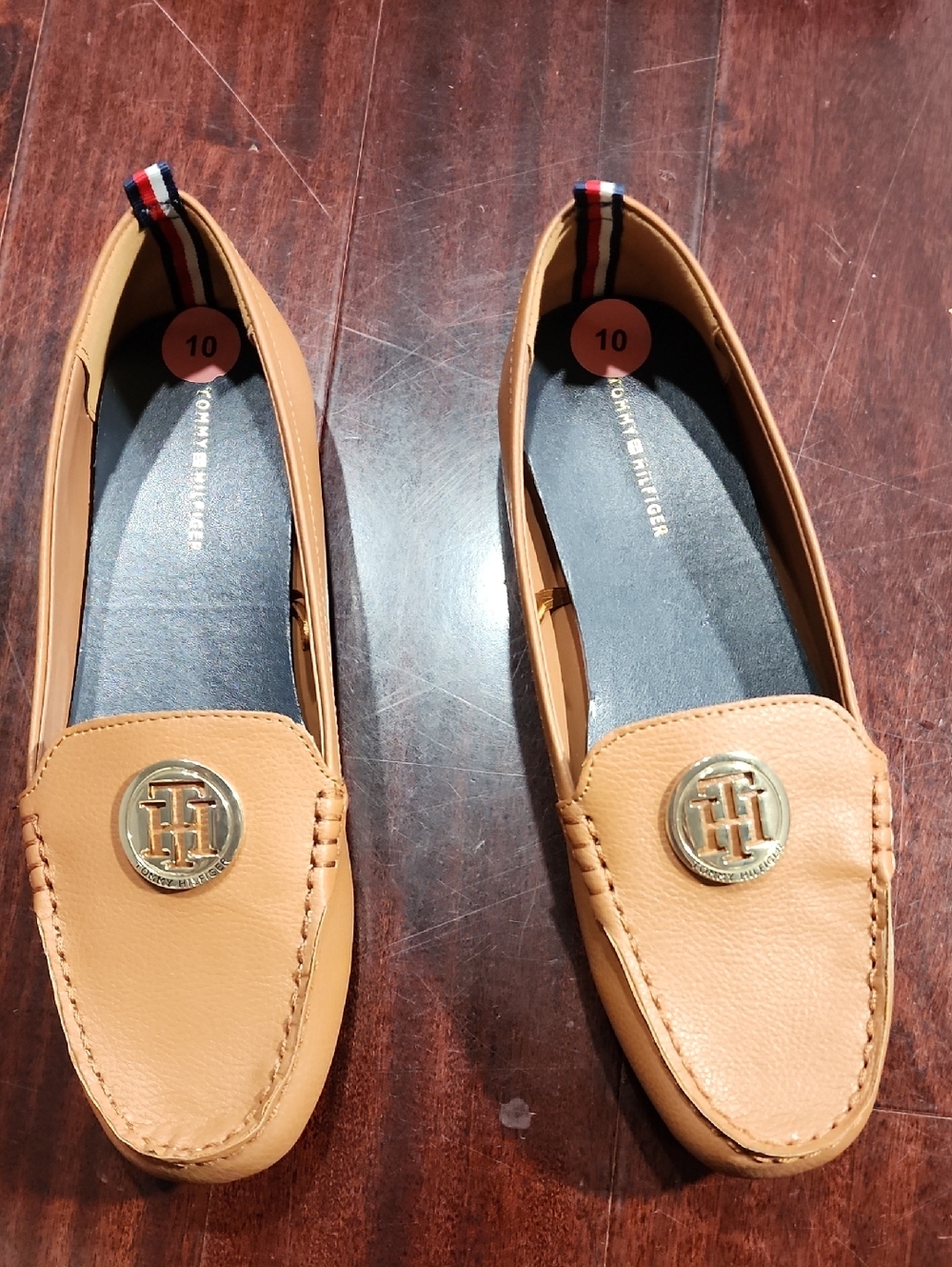 Tommy Hilfiger Tan Loafers with Gold Medallion NEW SZ 10